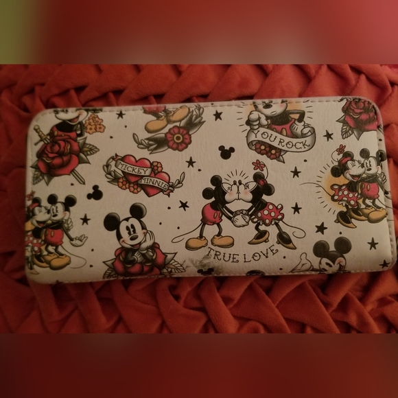 Loungefly Mickey and Minnie Tattoo AOP wallet - Picture 4 of 12